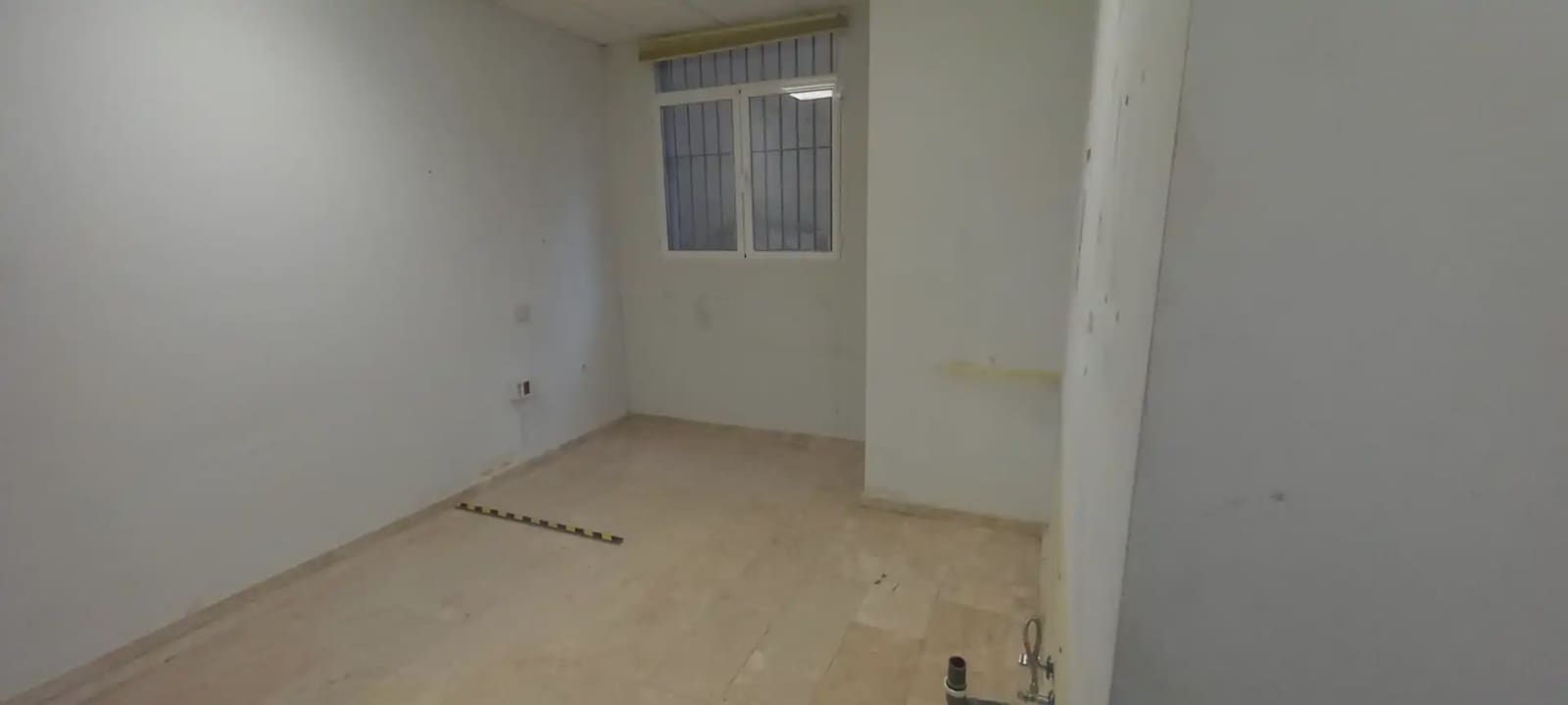 Commercial for rent in Granada city - € 2,800 (Ref: 9837558)