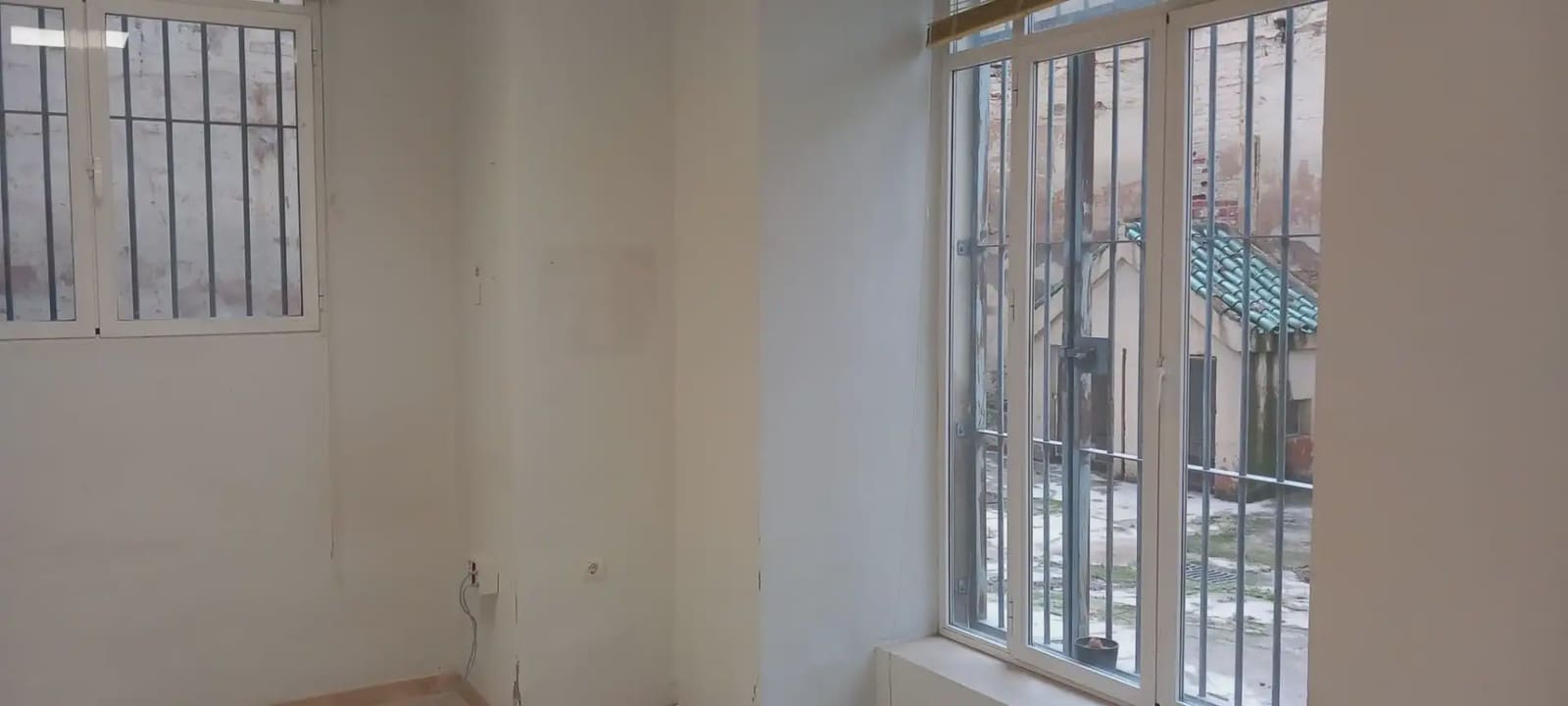 Commercial for rent in Granada city - € 2,800 (Ref: 9837558)