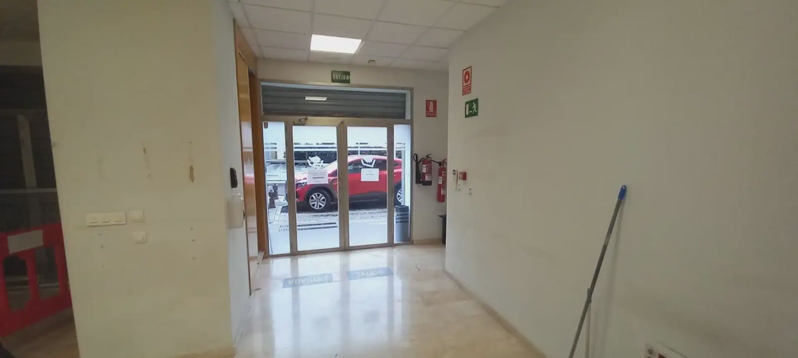 Commercial for rent in Granada city - € 2,800 (Ref: 9837558)