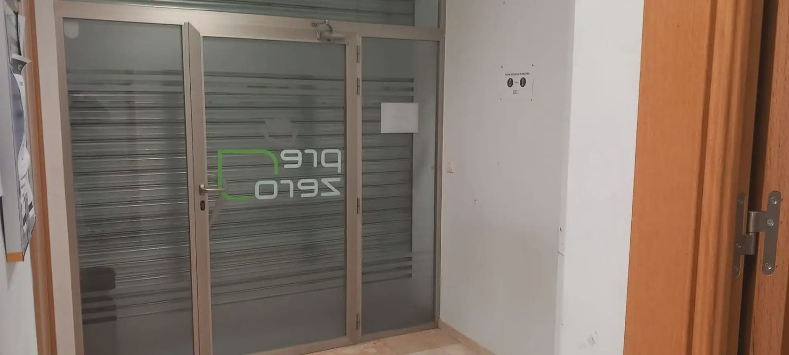 Commercial for rent in Granada city - € 2,800 (Ref: 9837558)