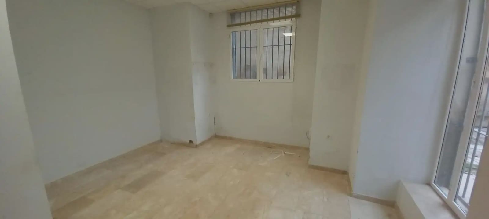 Commercial for rent in Granada city - € 2,800 (Ref: 9837558)