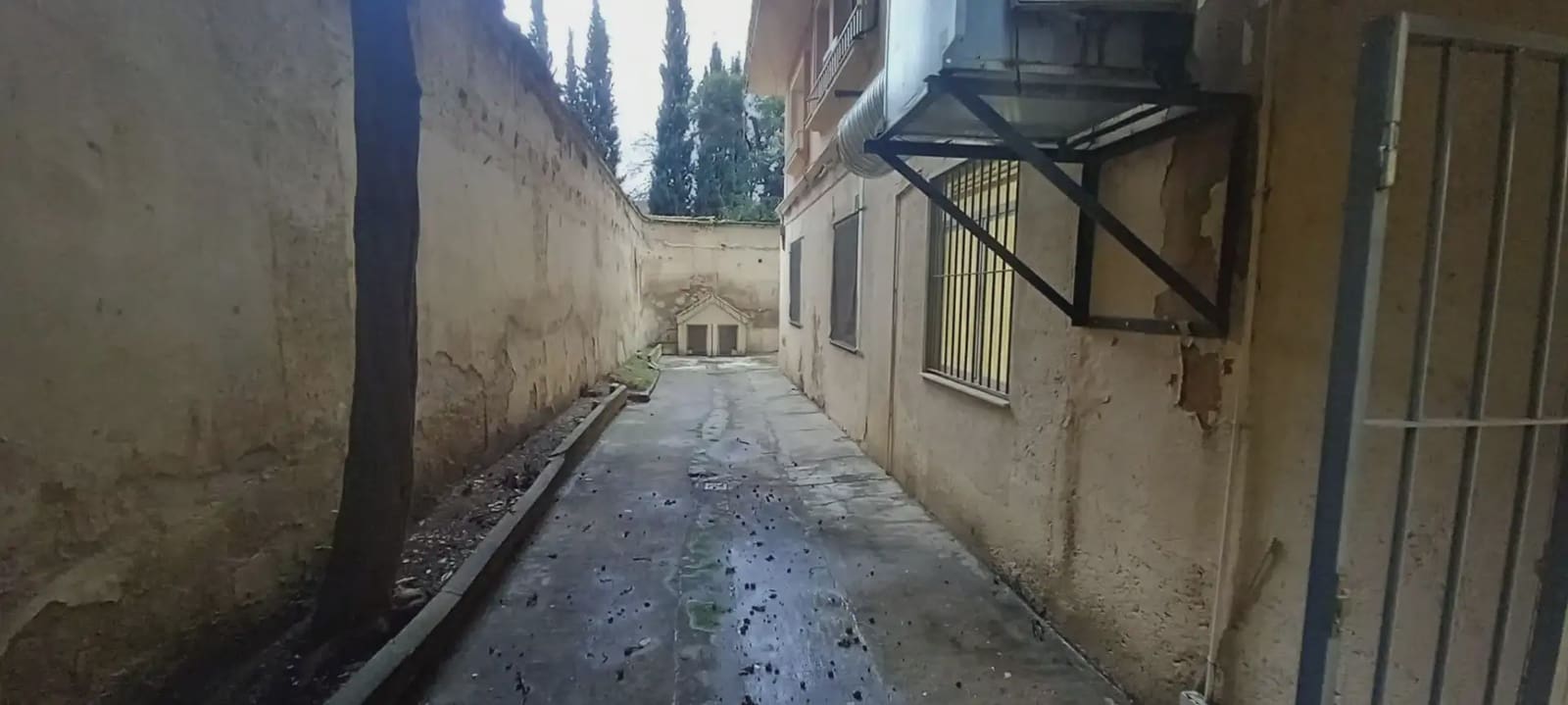 Commercial for rent in Granada city - € 2,800 (Ref: 9837558)
