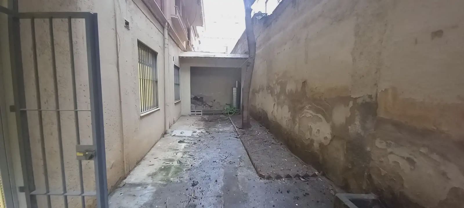 Commercial for rent in Granada city - € 2,800 (Ref: 9837558)
