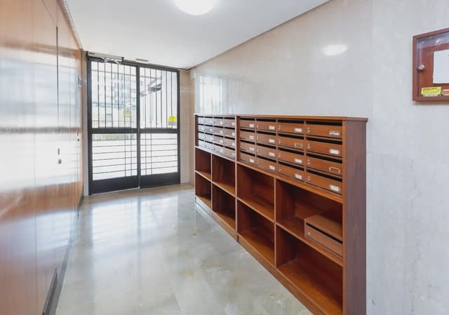 Mieszkanie na sprzedaż w Camino de Ronda - Rosaleda, Miasto Grenada z basenem garażem - 380 000 € (Ref: 9837559)