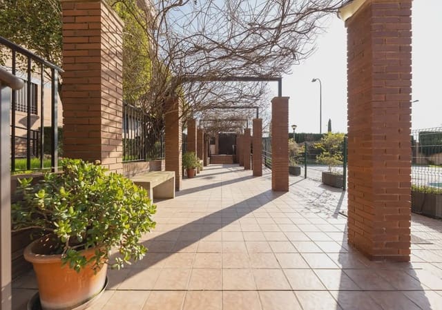 Mieszkanie na sprzedaż w Camino de Ronda - Rosaleda, Miasto Grenada z basenem garażem - 380 000 € (Ref: 9837559)