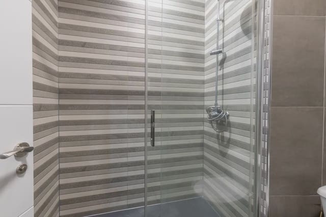 Mieszkanie na sprzedaż w Camino de Ronda - Rosaleda, Miasto Grenada - 359 000 € (Ref: 9837563)