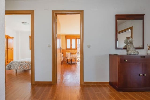 Villa til salgs i Peligros med garasje - € 392 000 (Ref: 9837564)