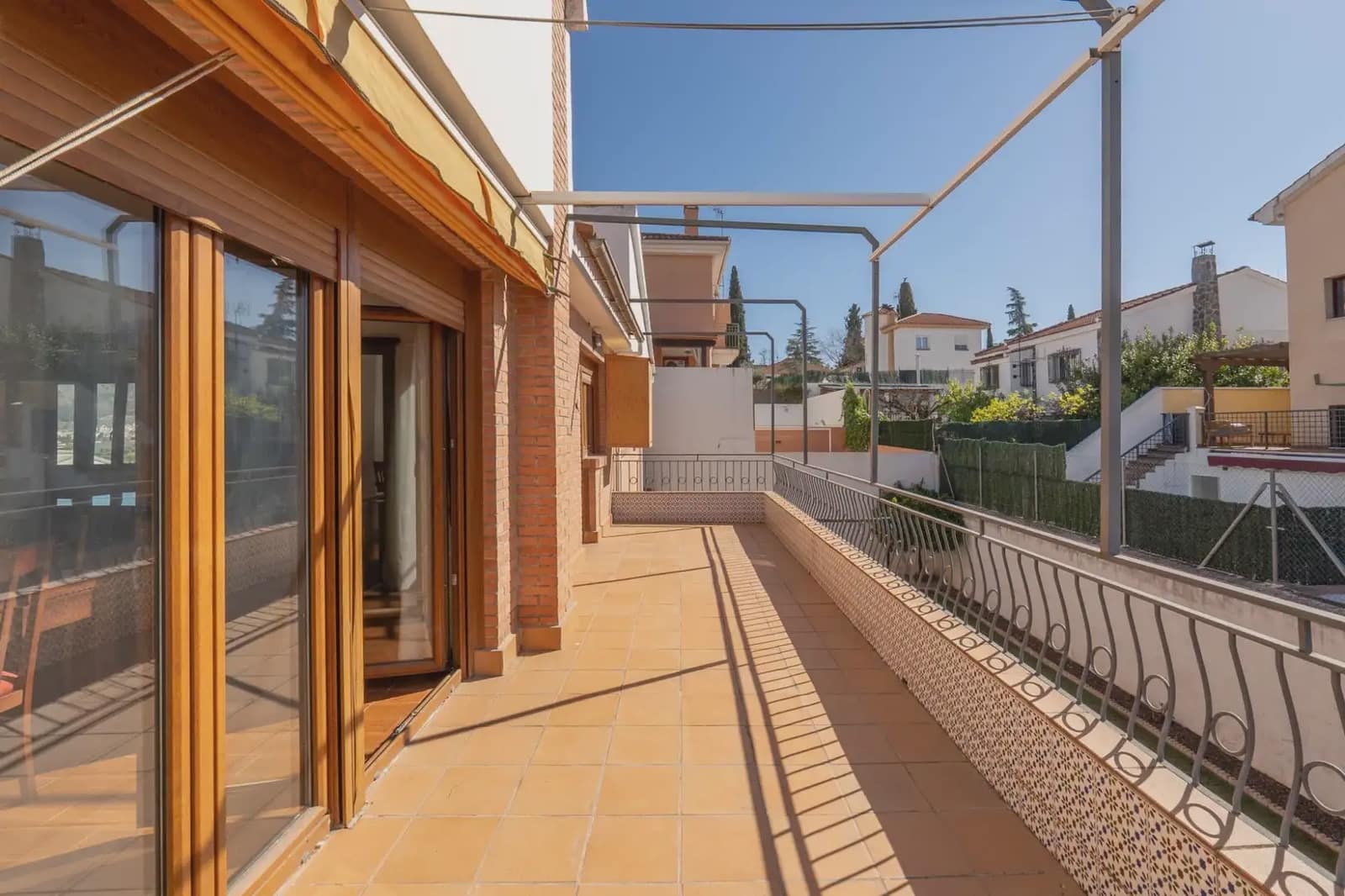 Villa/Maison à vendre à Peligros avec garage - 392 000 € (Ref: 9837564)