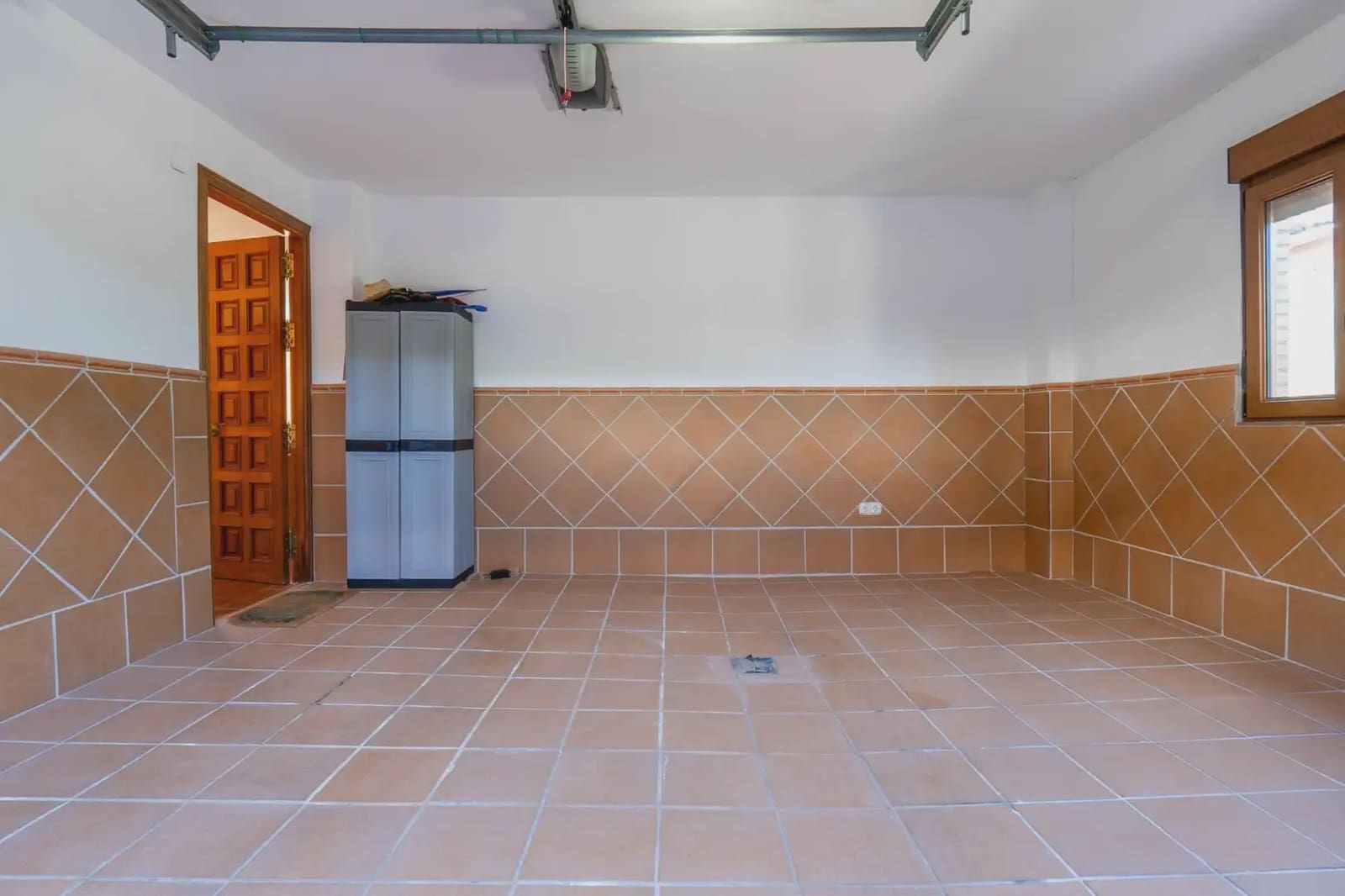 Villa/Maison à vendre à Peligros avec garage - 392 000 € (Ref: 9837564)