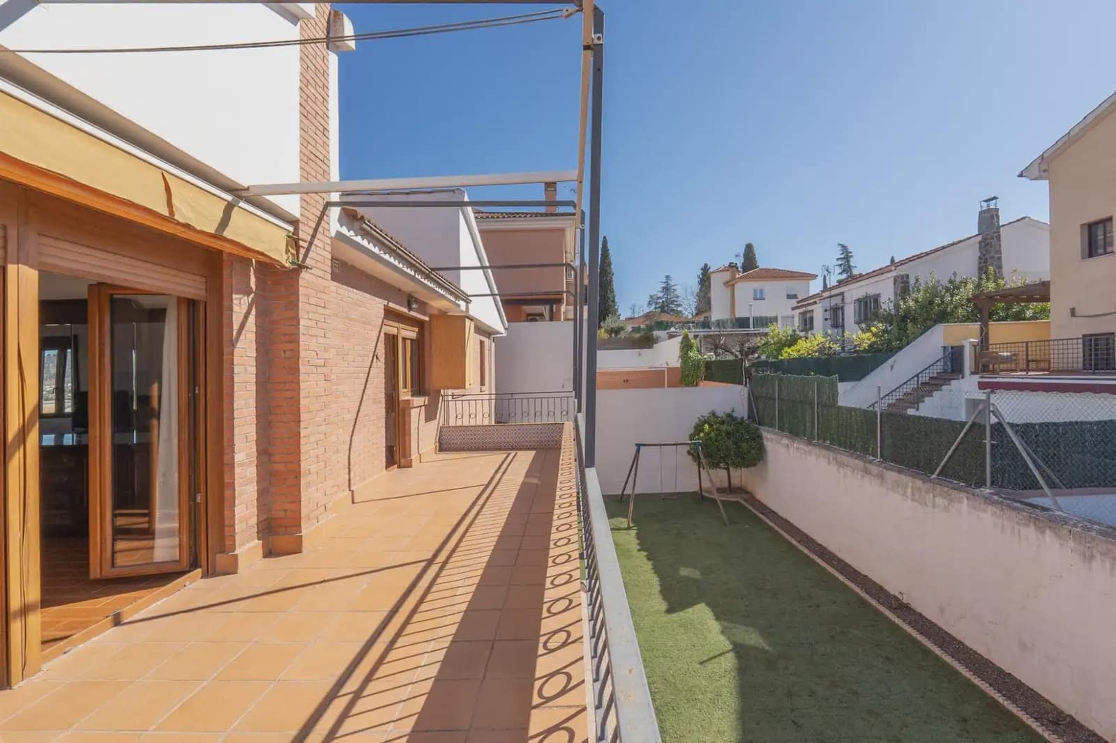 Villa/Maison à vendre à Peligros avec garage - 392 000 € (Ref: 9837564)