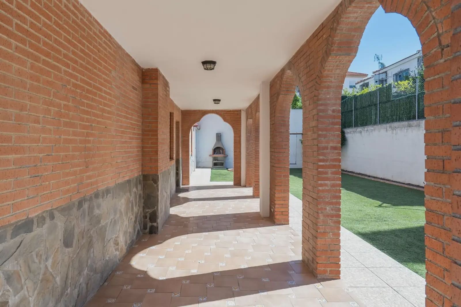 Villa/Maison à vendre à Peligros avec garage - 392 000 € (Ref: 9837564)
