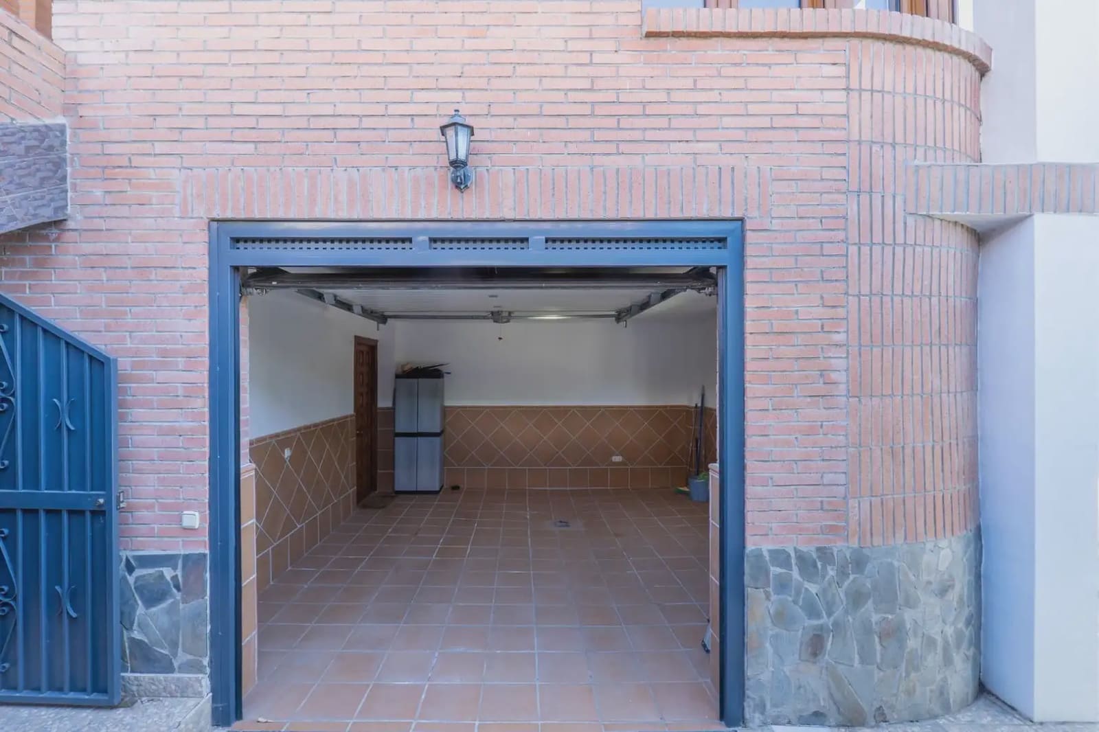 Villa/Maison à vendre à Peligros avec garage - 392 000 € (Ref: 9837564)