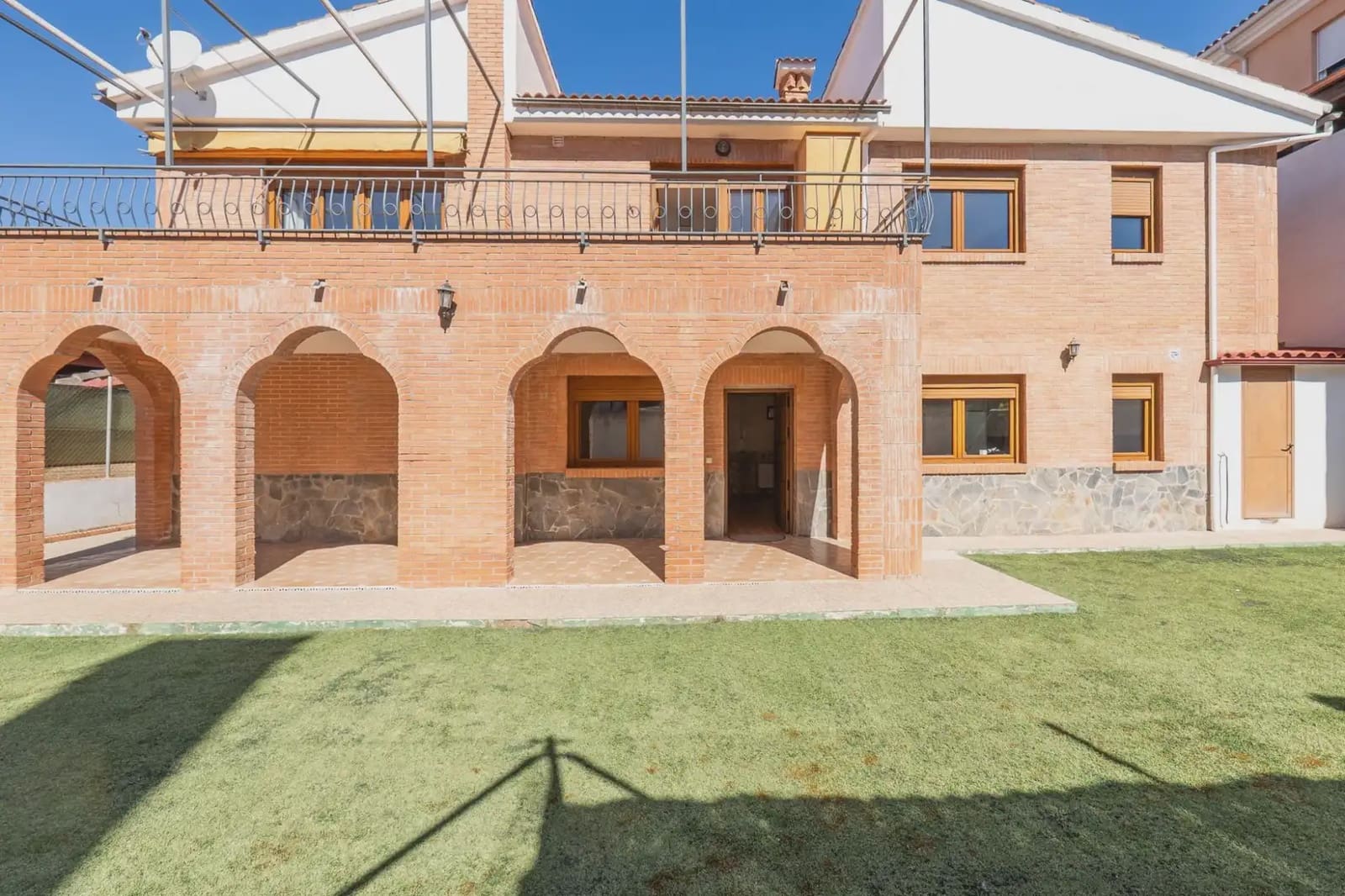 Villa/Maison à vendre à Peligros avec garage - 392 000 € (Ref: 9837564)