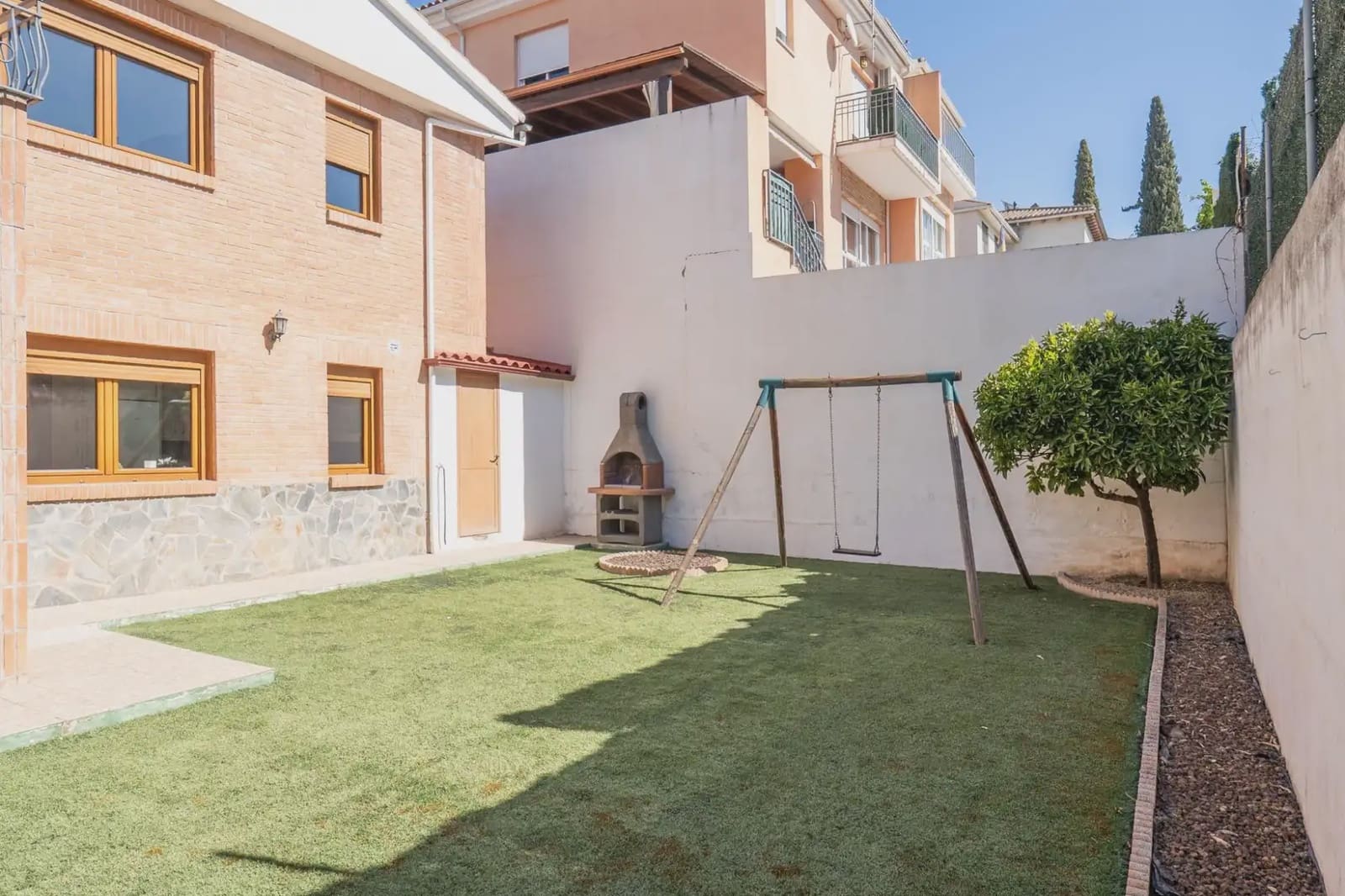 Villa/Maison à vendre à Peligros avec garage - 392 000 € (Ref: 9837564)