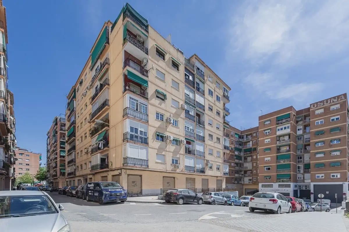 Wohnung zu verkaufen in Granada Stadt - 189.000 € (Ref: 9837565)