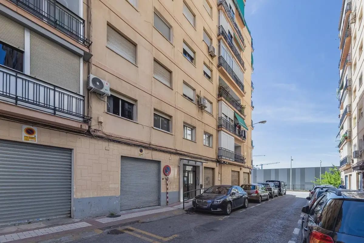 Wohnung zu verkaufen in Granada Stadt - 189.000 € (Ref: 9837565)