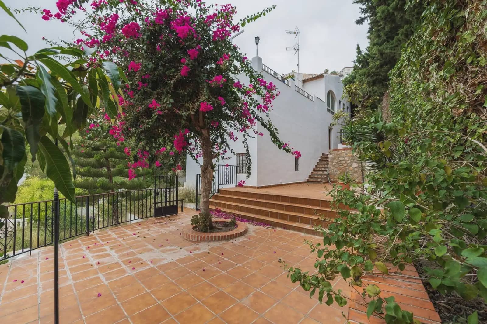 Villa for sale in Salobrena with garage - € 440,000 (Ref: 9837566)