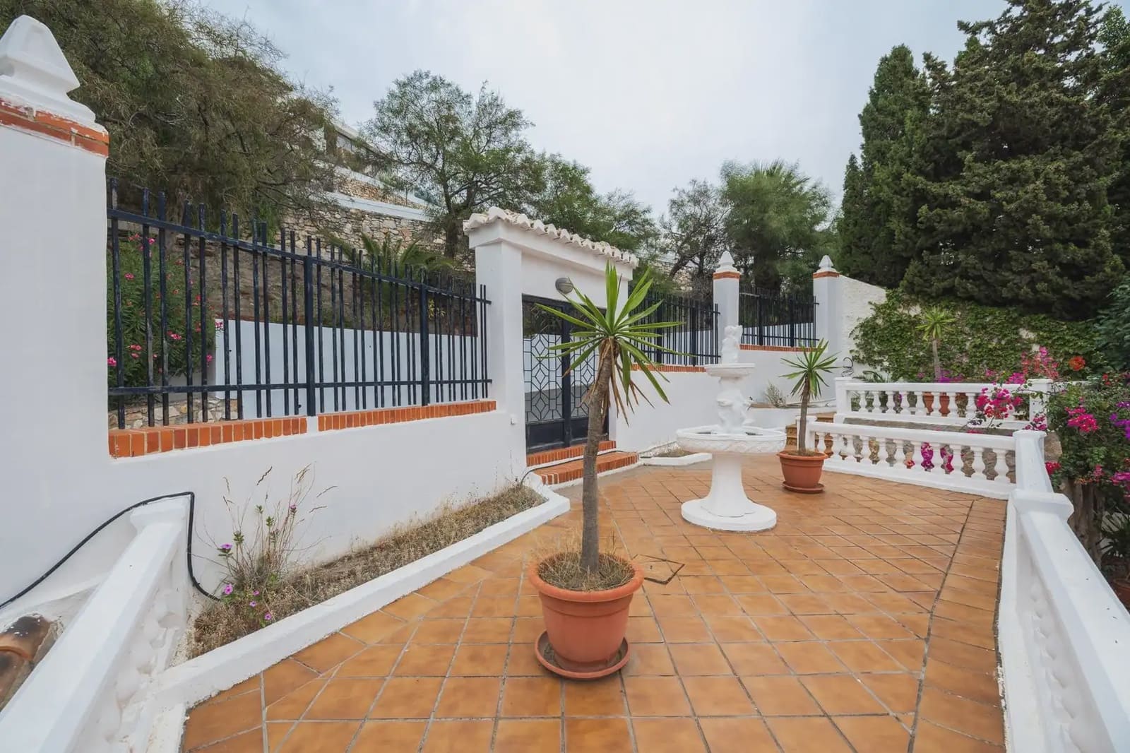 Villa for sale in Salobrena with garage - € 440,000 (Ref: 9837566)