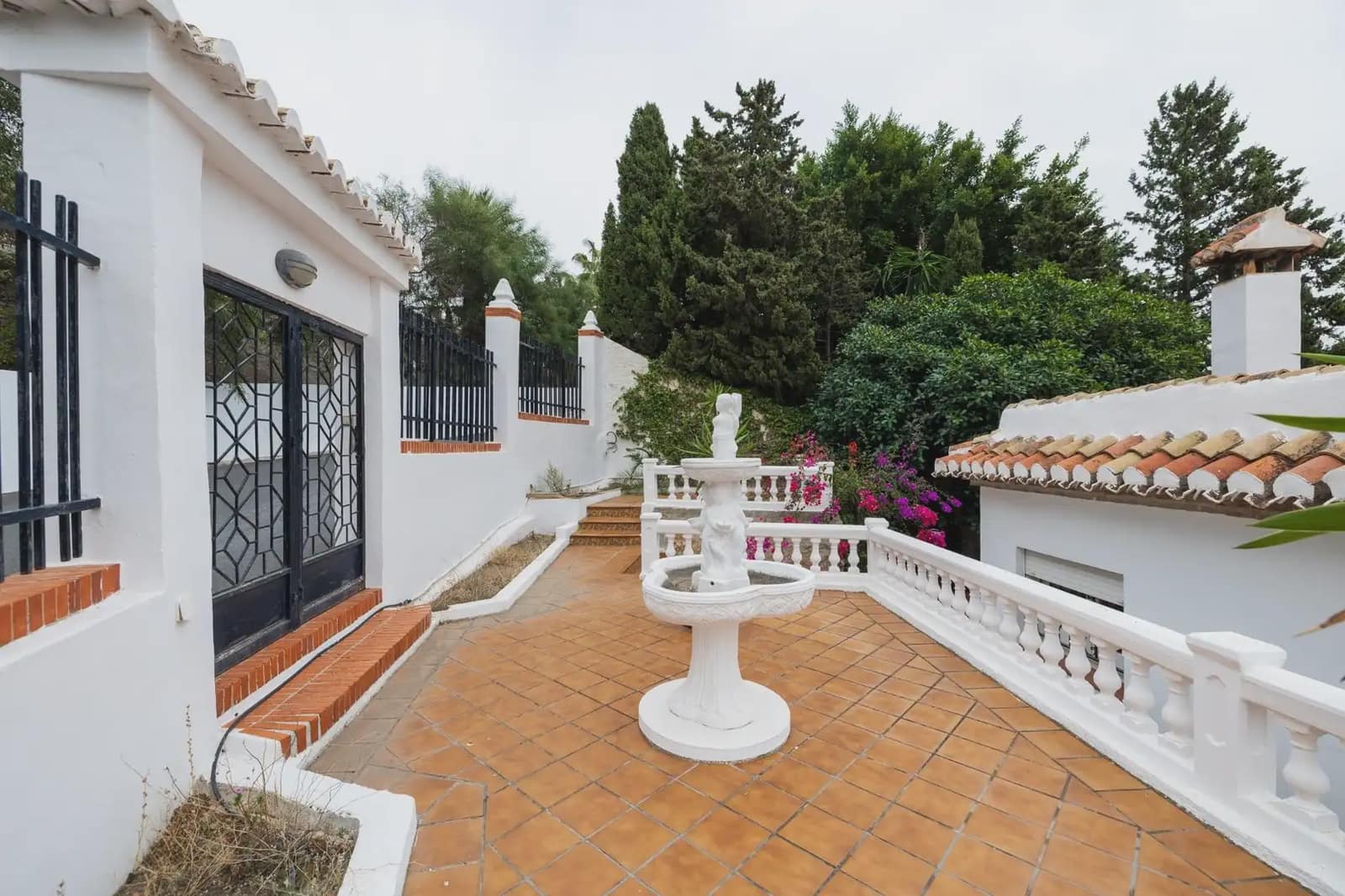 Villa for sale in Salobrena with garage - € 440,000 (Ref: 9837566)