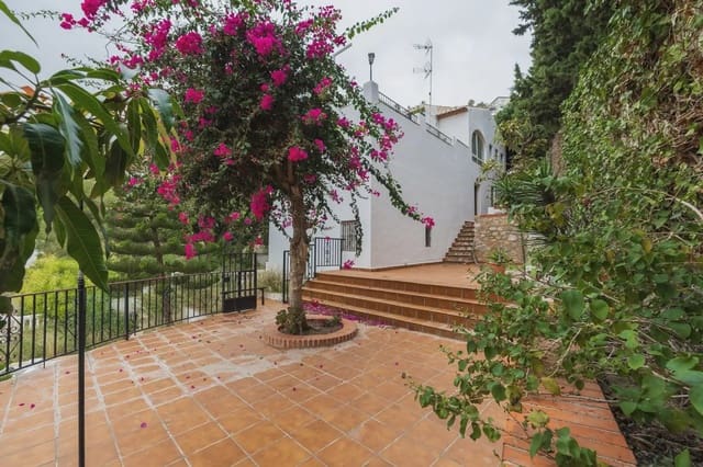 Villa til salgs i Salobreña med garasje - € 440 000 (Ref: 9837566)