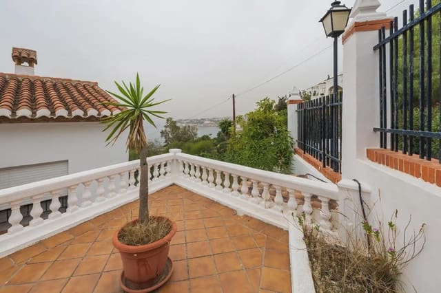 Villa til salgs i Salobreña med garasje - € 440 000 (Ref: 9837566)