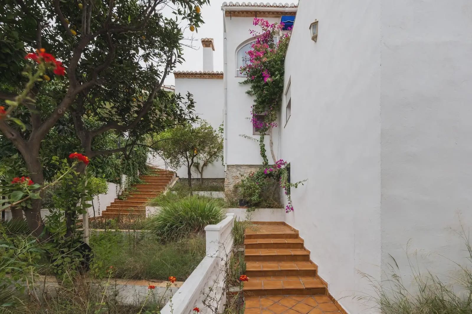 Villa for sale in Salobrena with garage - € 440,000 (Ref: 9837566)