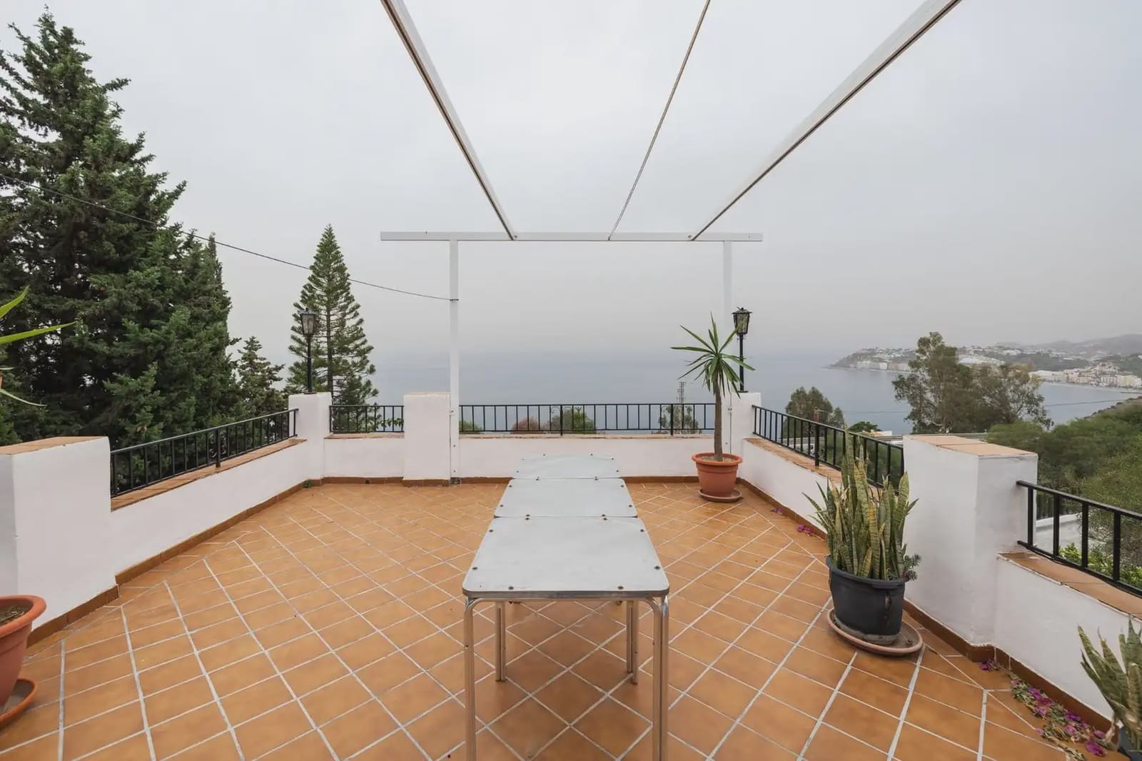 Villa for sale in Salobrena with garage - € 440,000 (Ref: 9837566)