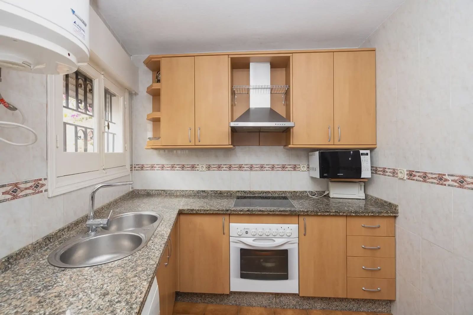 Villa for sale in Salobrena with garage - € 440,000 (Ref: 9837566)