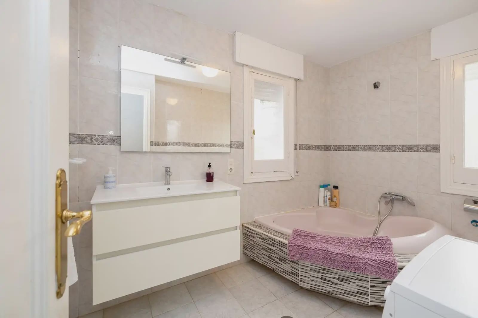 Villa for sale in Salobrena with garage - € 440,000 (Ref: 9837566)