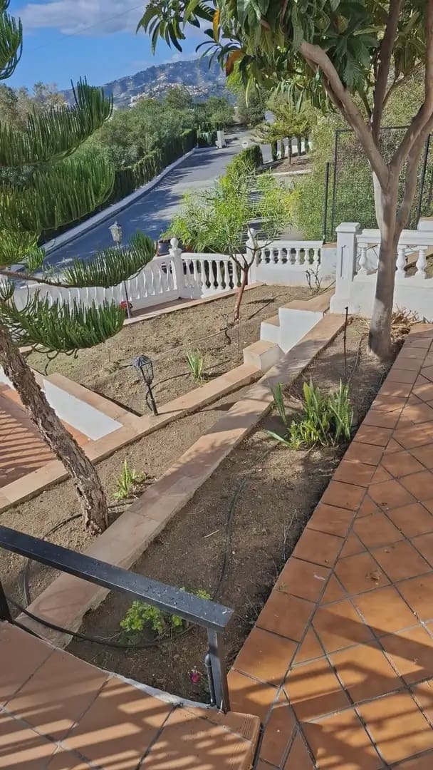 Villa for sale in Salobrena with garage - € 440,000 (Ref: 9837566)