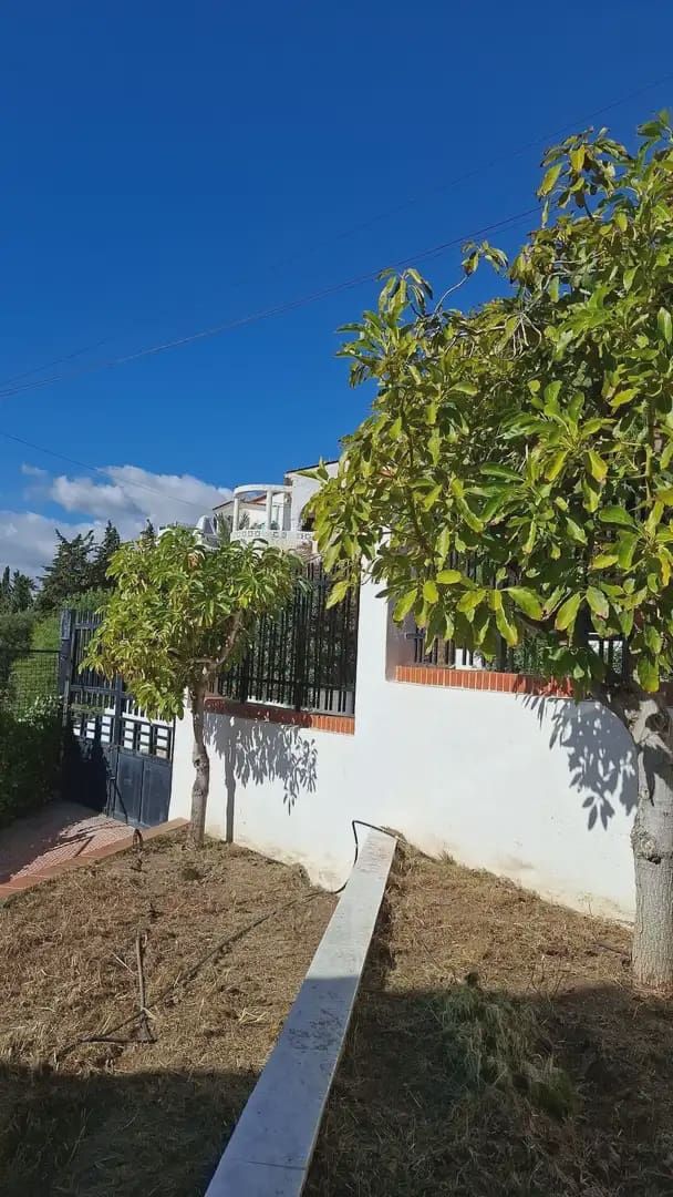 Villa for sale in Salobrena with garage - € 440,000 (Ref: 9837566)