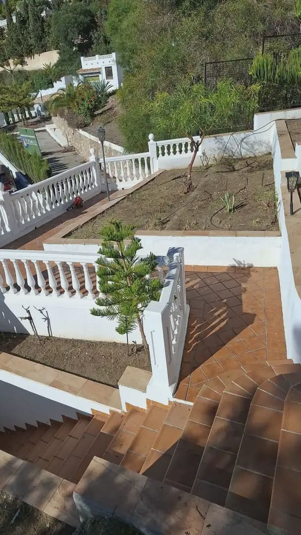 Villa for sale in Salobrena with garage - € 440,000 (Ref: 9837566)