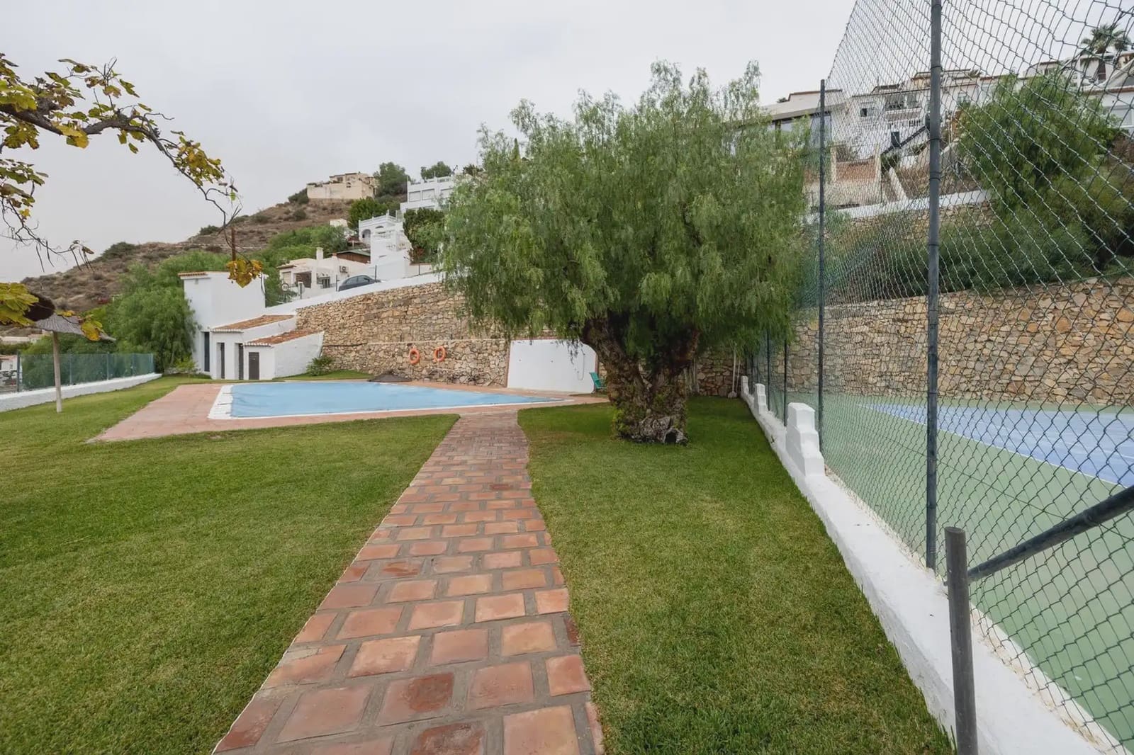 Villa for sale in Salobrena with garage - € 440,000 (Ref: 9837566)
