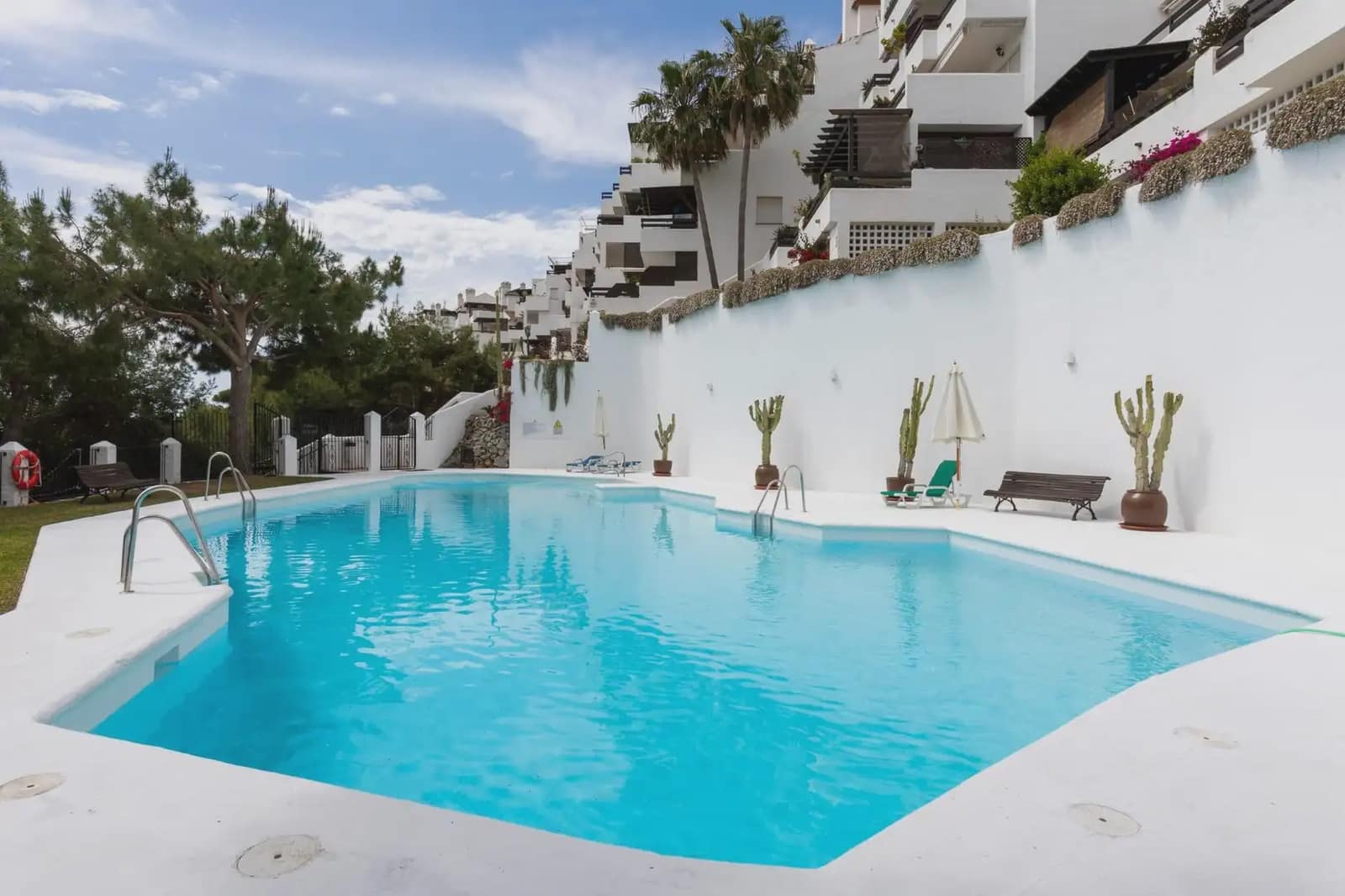 Flat for sale in Almunecar with pool garage - € 419,500 (Ref: 9837567)