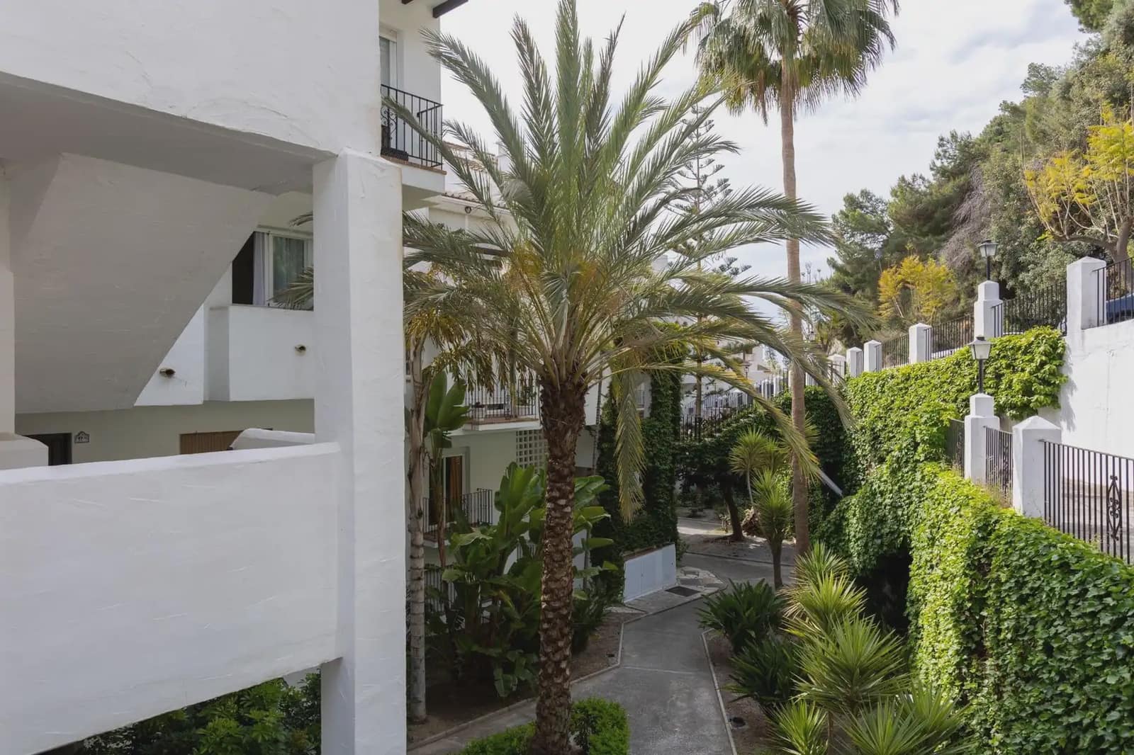 Flat for sale in Almunecar with pool garage - € 419,500 (Ref: 9837567)