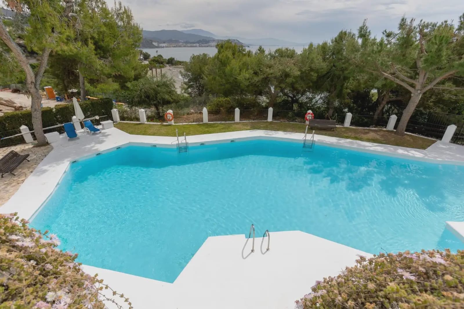 Flat for sale in Almunecar with pool garage - € 419,500 (Ref: 9837567)