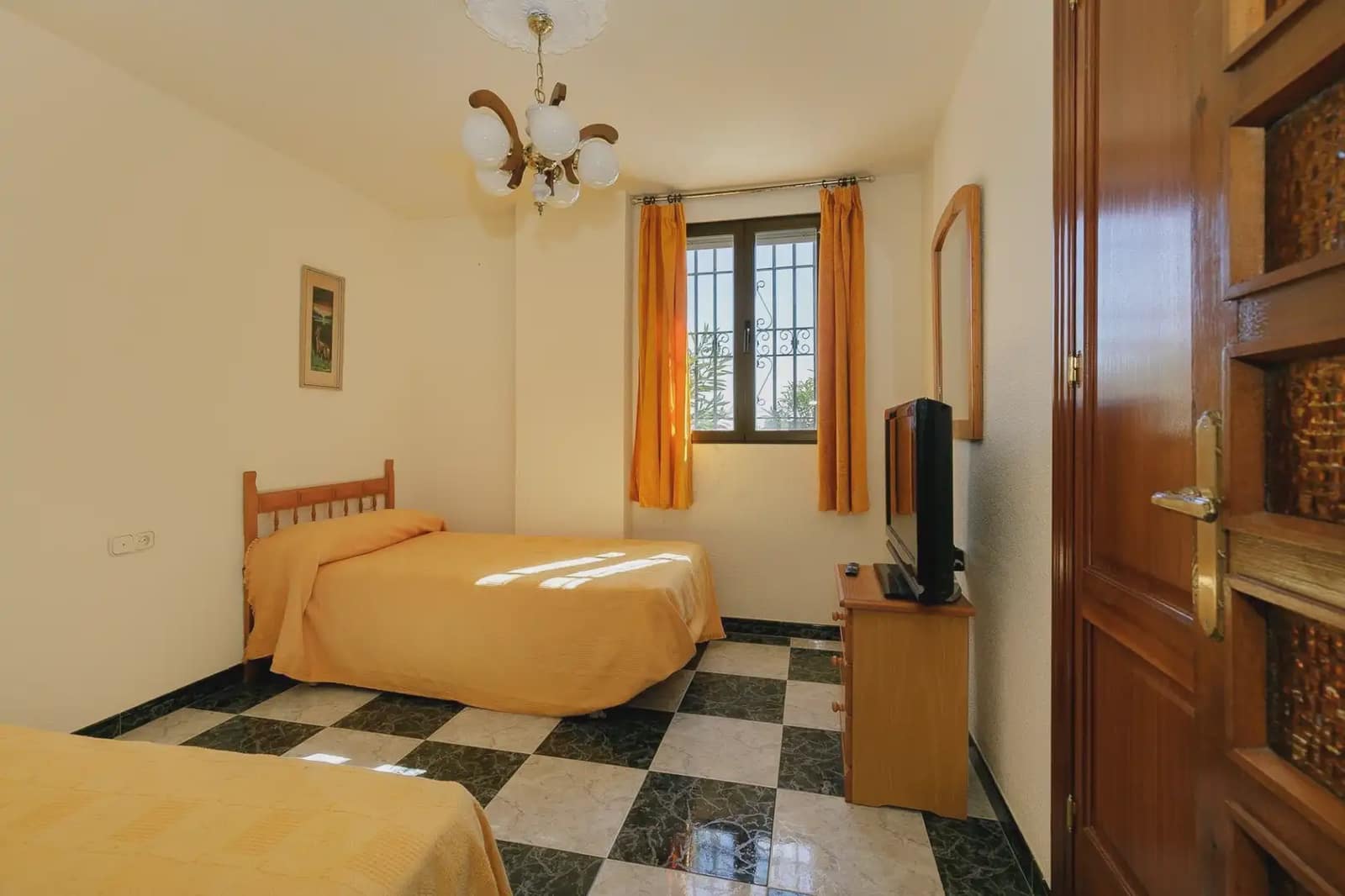 Villa for sale in Almunecar with pool garage - € 1,050,000 (Ref: 9837569)