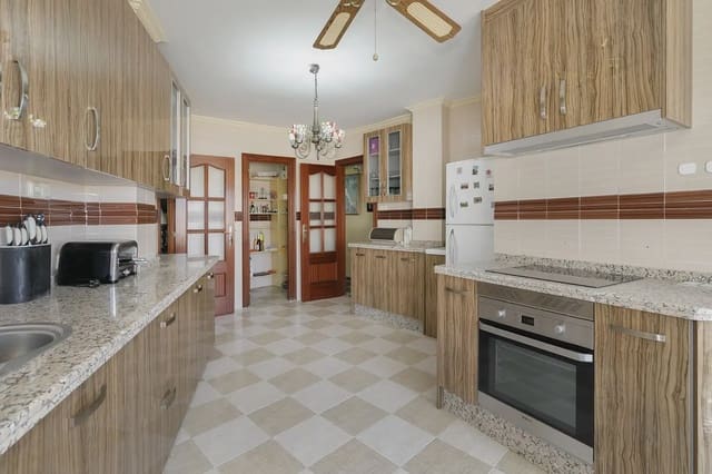 Villa te koop in Almuñécar met zwembad garage - € 1.050.000 (Ref: 9837569)