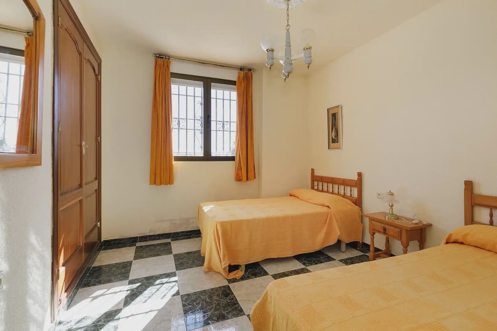 Villa for sale in Almunecar with pool garage - € 1,050,000 (Ref: 9837569)