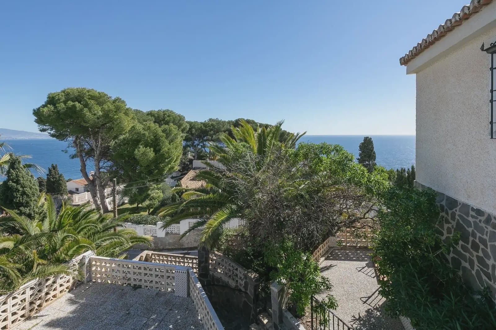 Villa for sale in Almunecar with pool garage - € 1,050,000 (Ref: 9837569)
