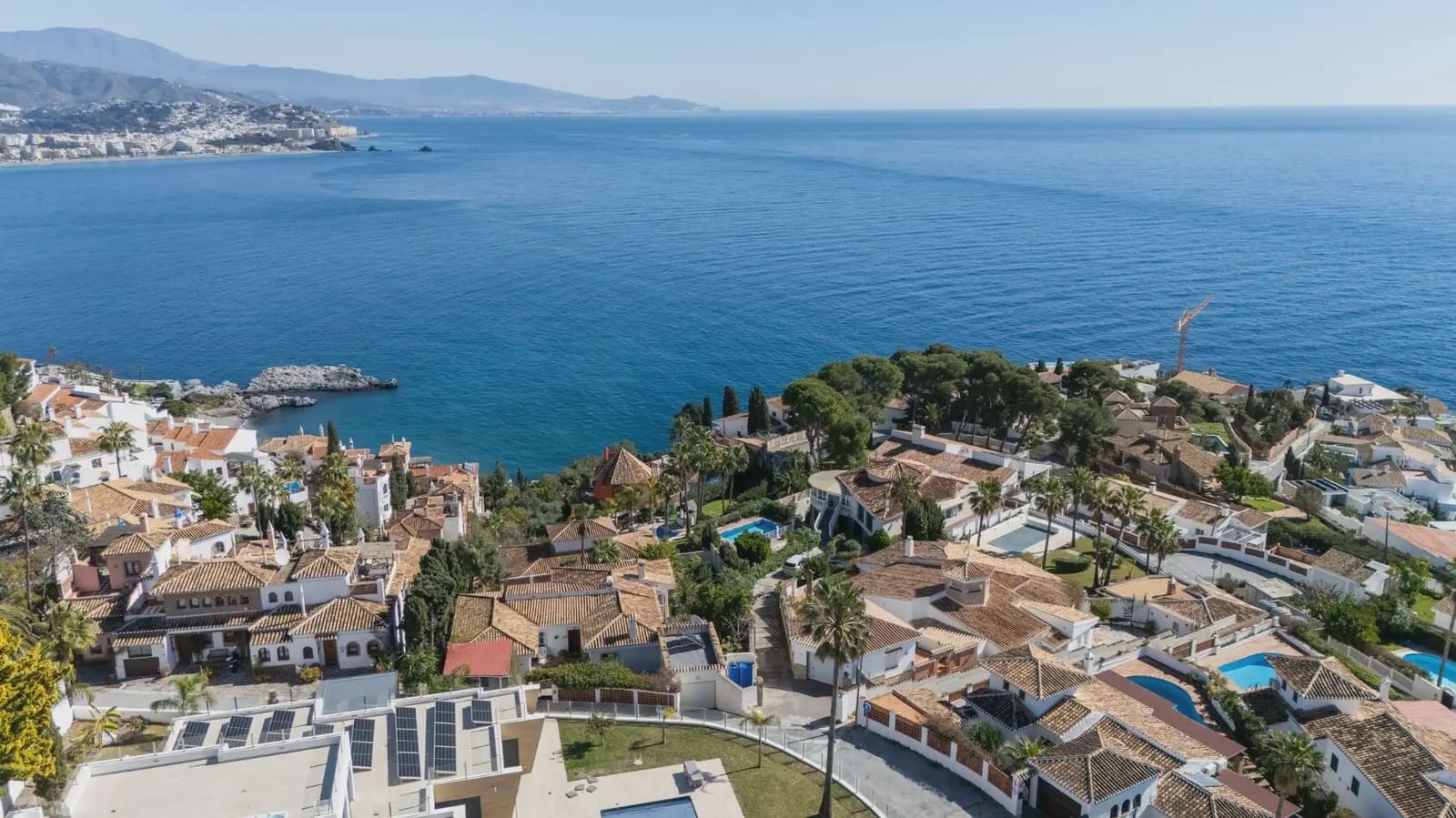 Villa for sale in Almunecar with pool garage - € 1,050,000 (Ref: 9837569)