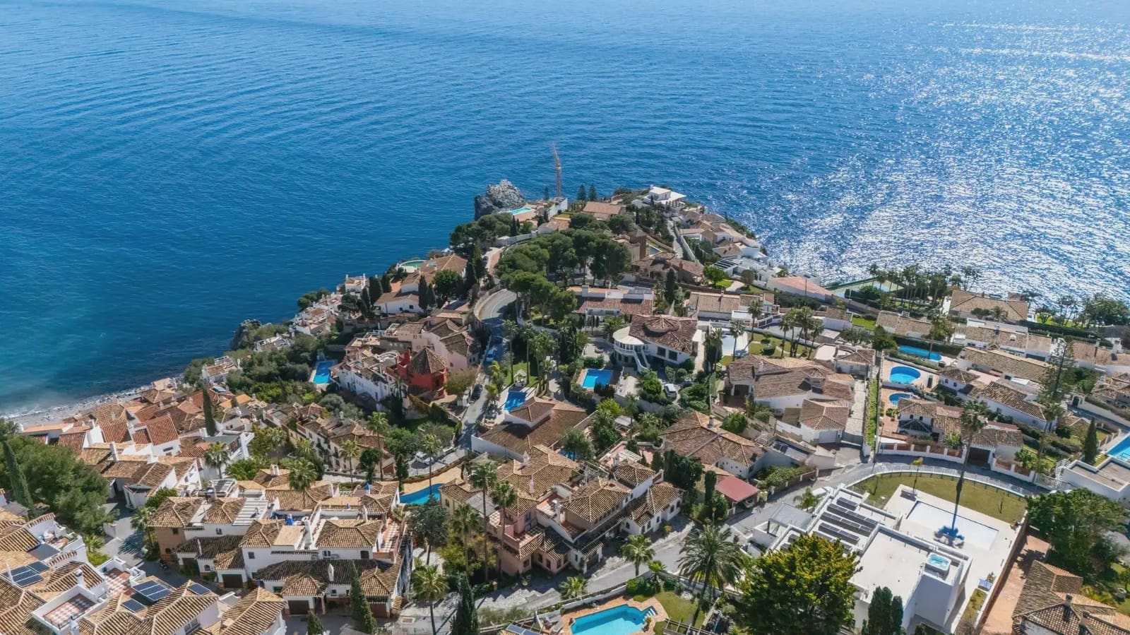 Villa for sale in Almunecar with pool garage - € 1,050,000 (Ref: 9837569)