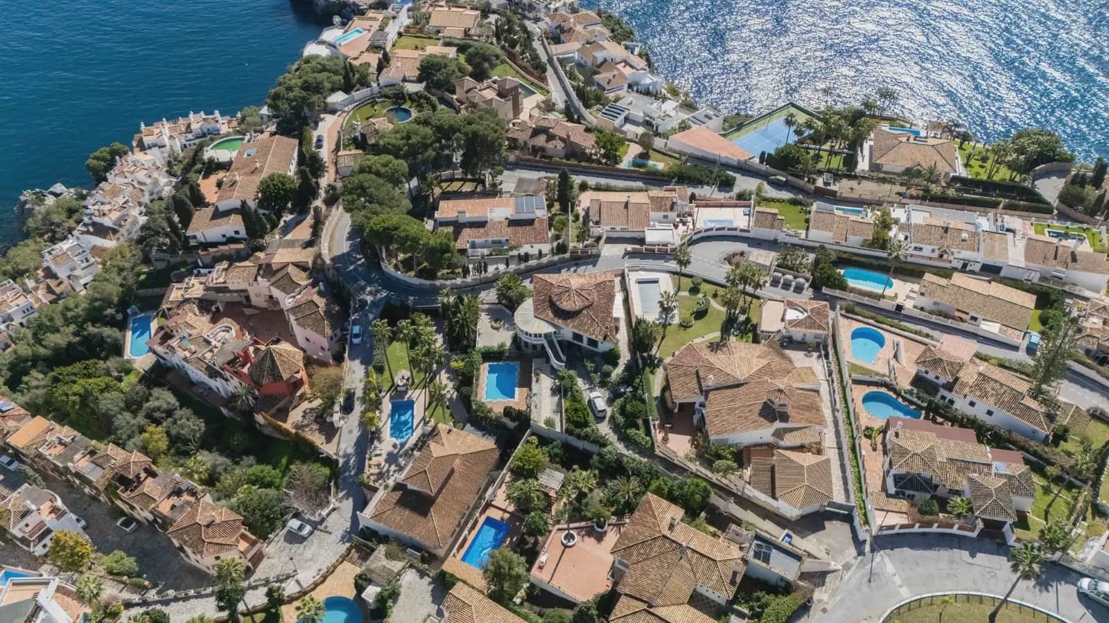 Villa for sale in Almunecar with pool garage - € 1,050,000 (Ref: 9837569)