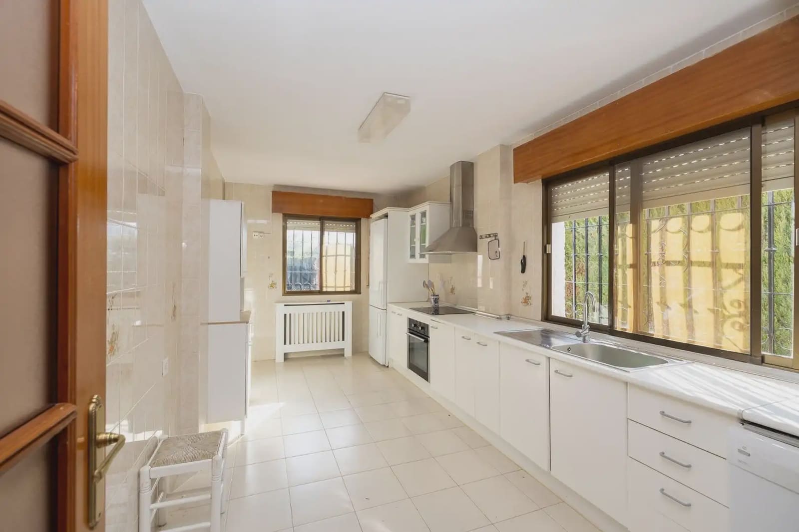 Villa for sale in Otura with pool garage - € 420,000 (Ref: 9837571)