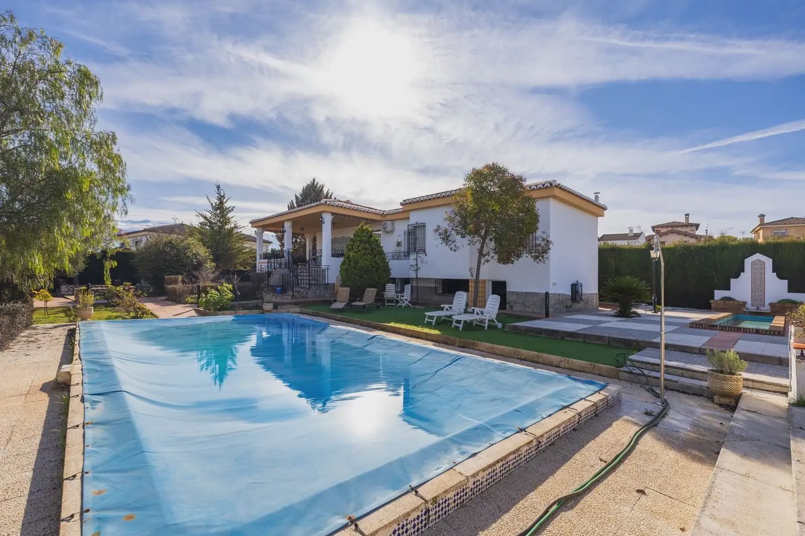 Villa for sale in Otura with pool garage - € 420,000 (Ref: 9837571)