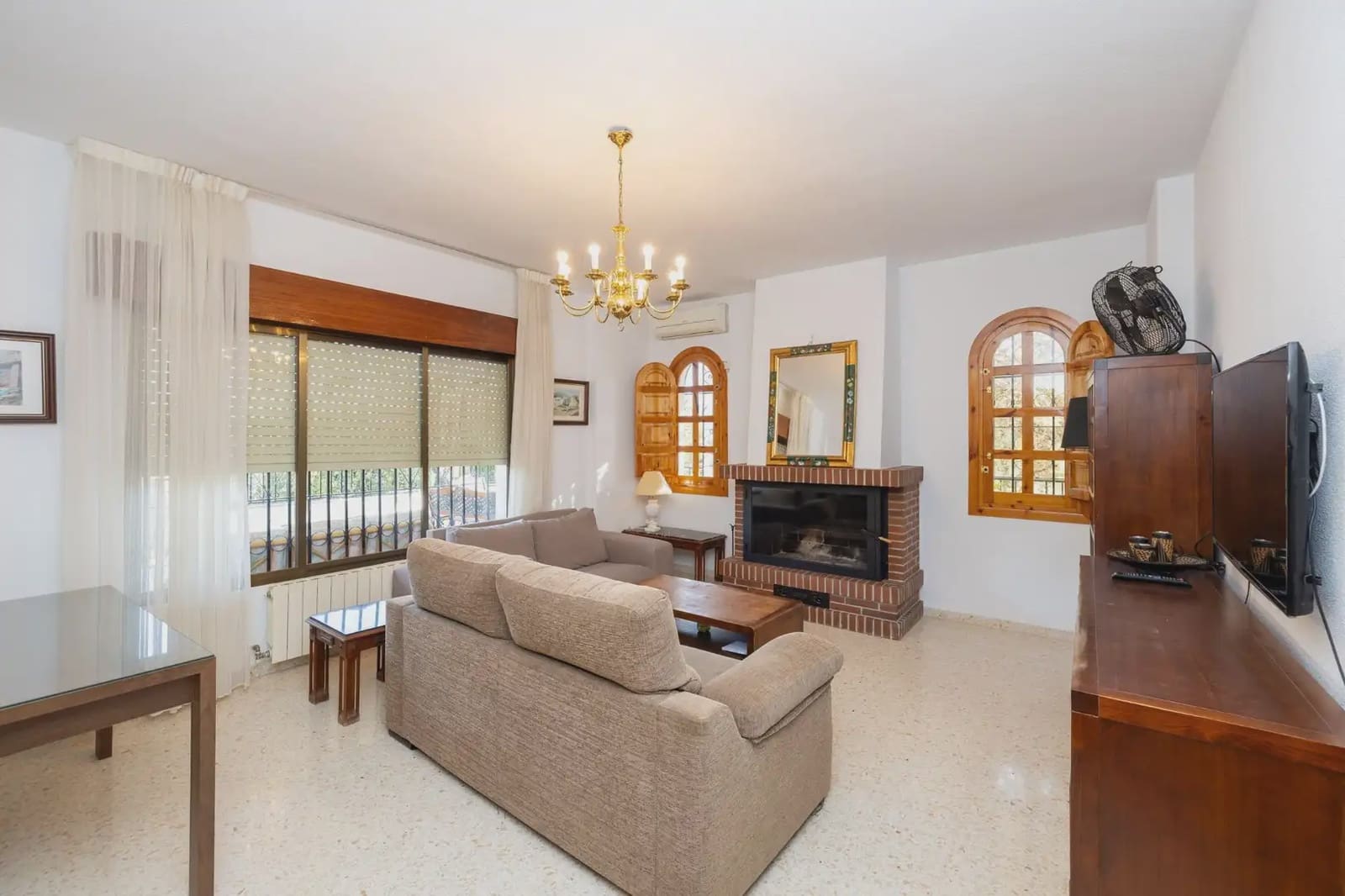 Villa for sale in Otura with pool garage - € 420,000 (Ref: 9837571)