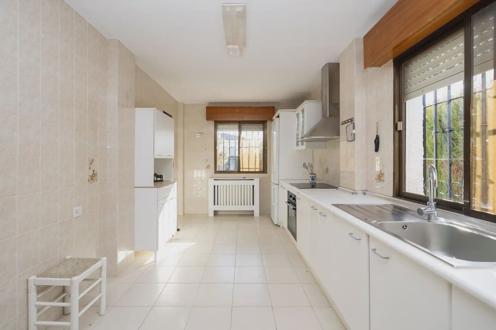 Villa for sale in Otura with pool garage - € 420,000 (Ref: 9837571)