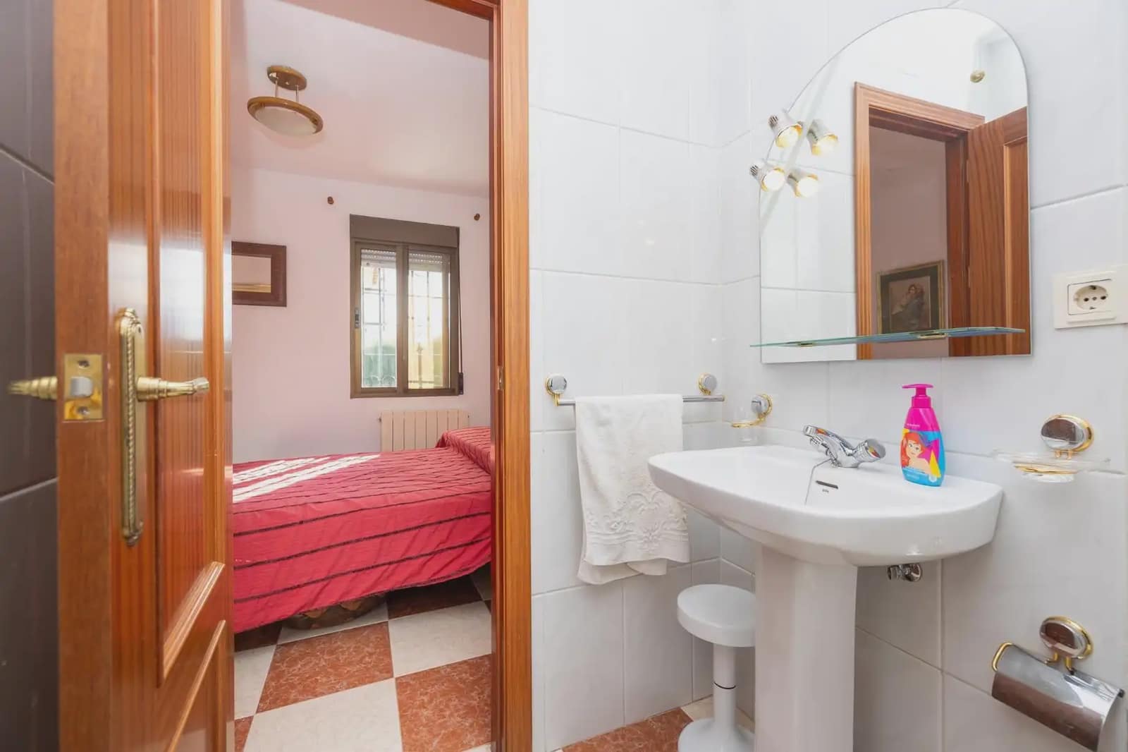Villa for sale in Otura with pool garage - € 420,000 (Ref: 9837571)