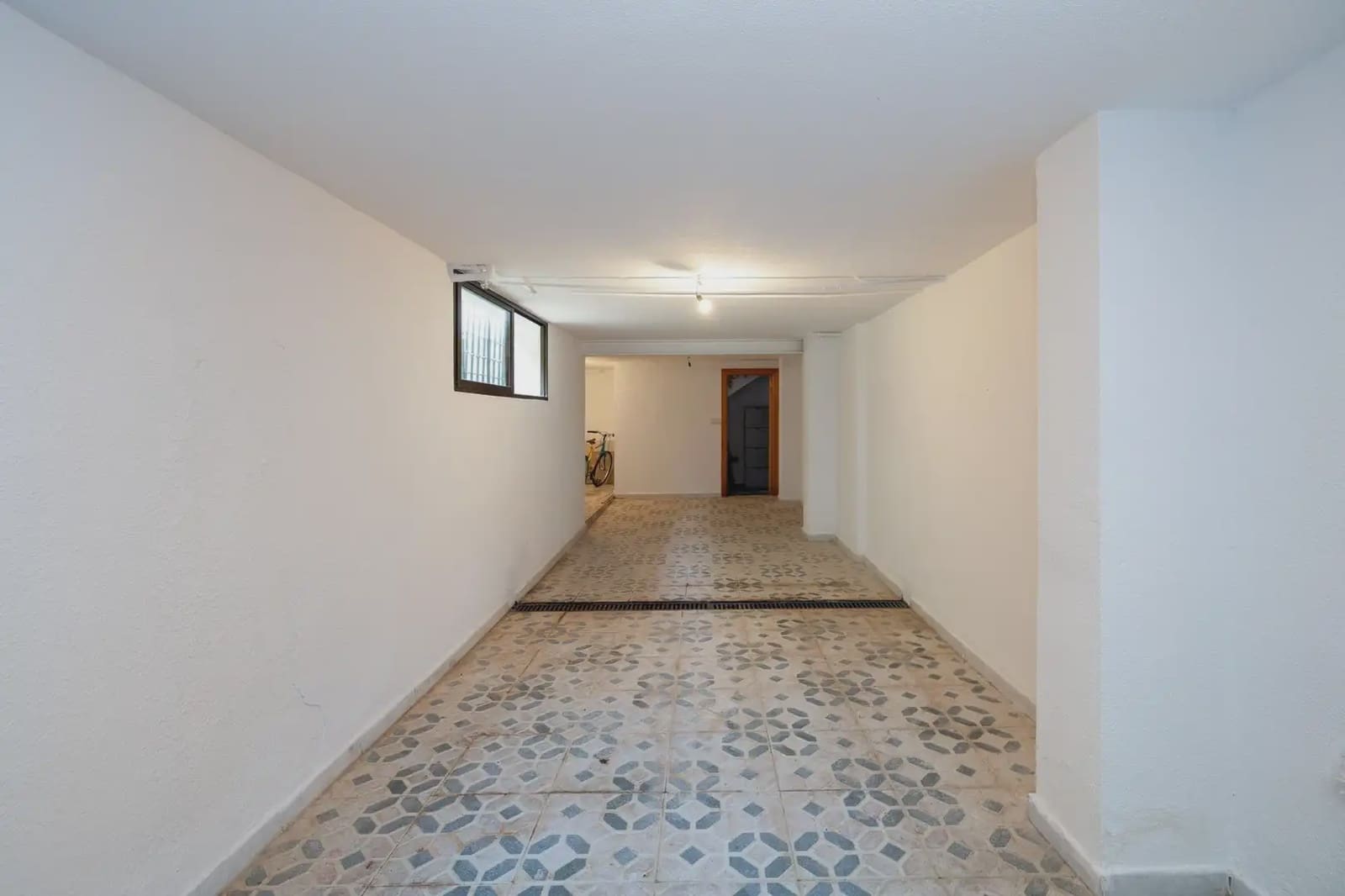 Villa for sale in Otura with pool garage - € 420,000 (Ref: 9837571)