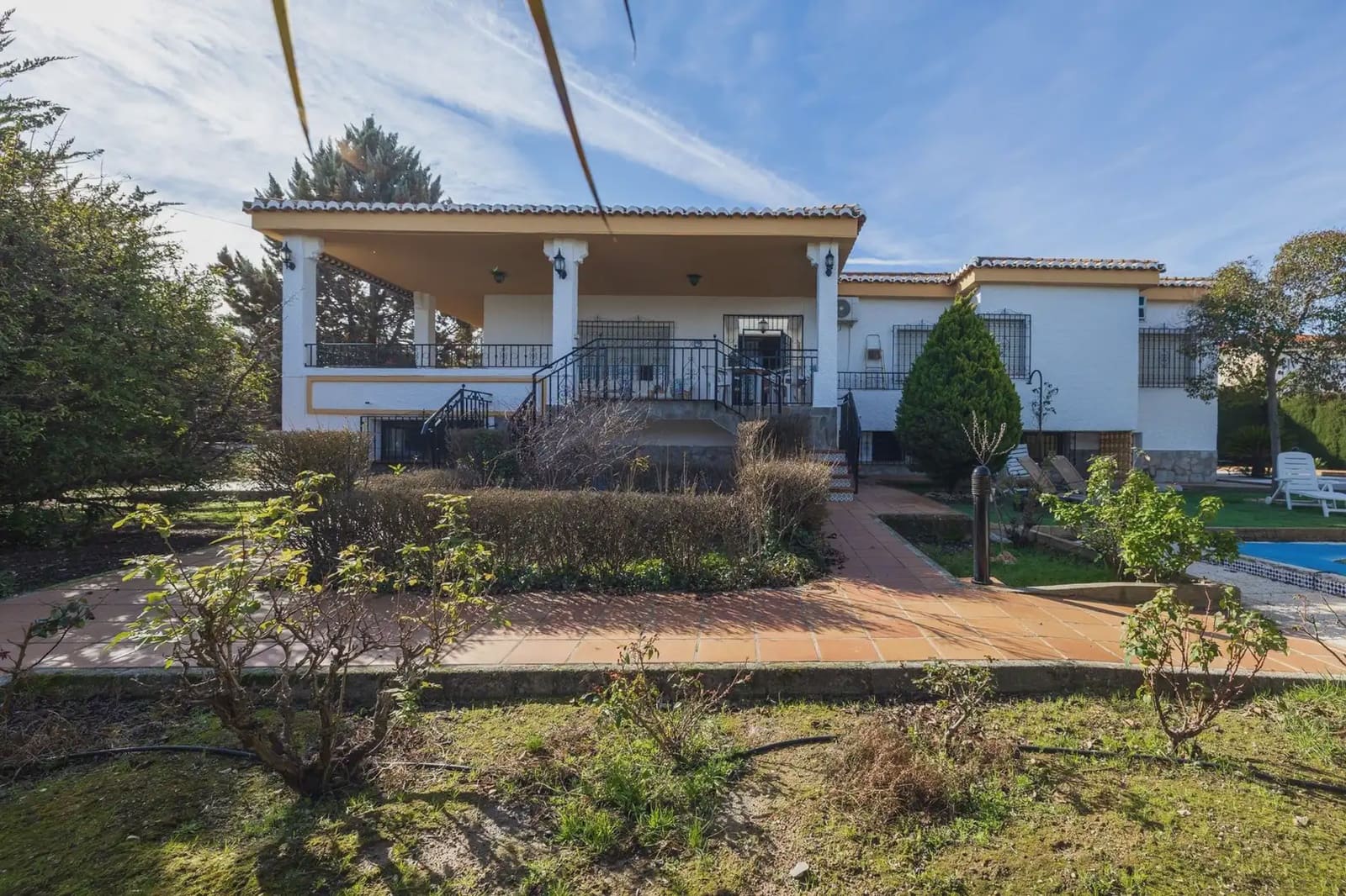 Villa for sale in Otura with pool garage - € 420,000 (Ref: 9837571)